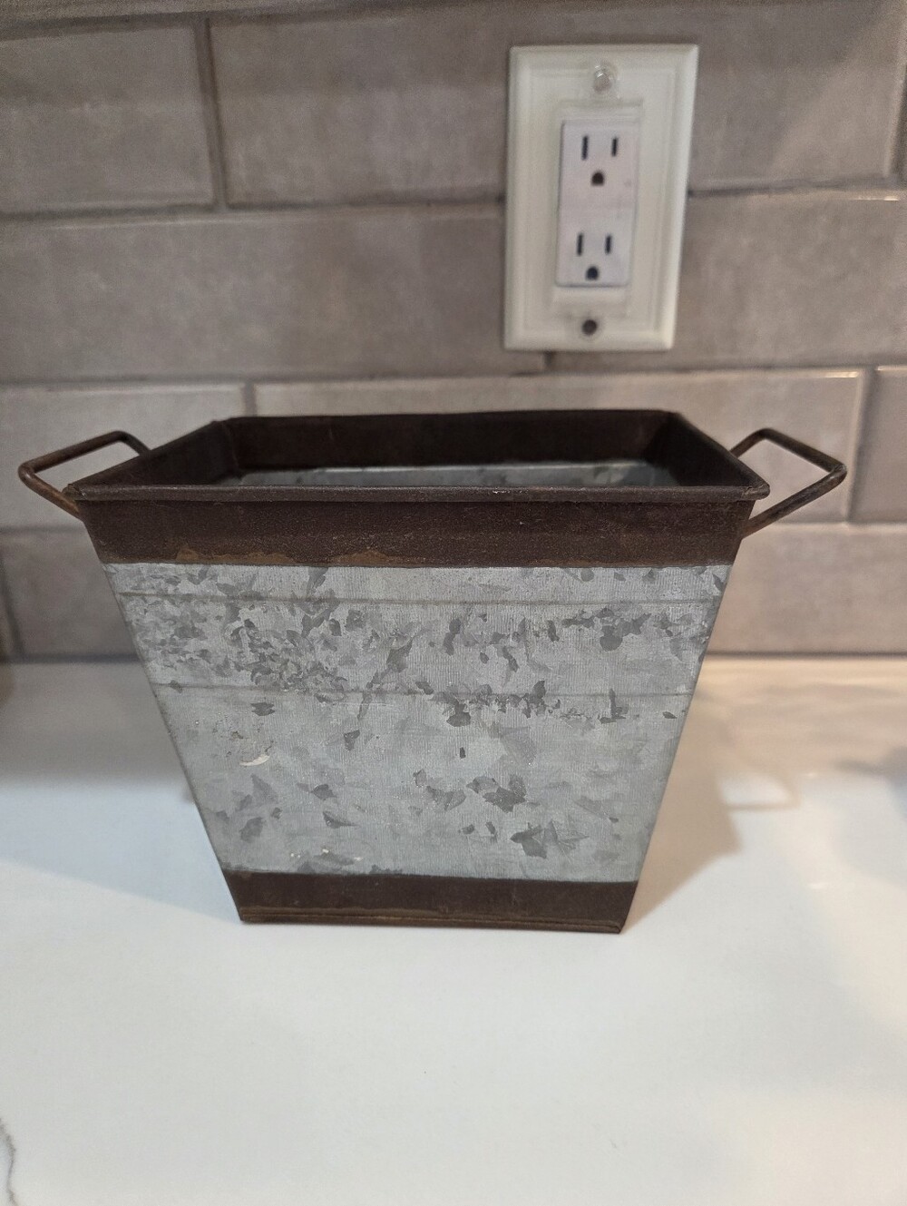 Farmhouse Metal Container - Picture 5 of 7